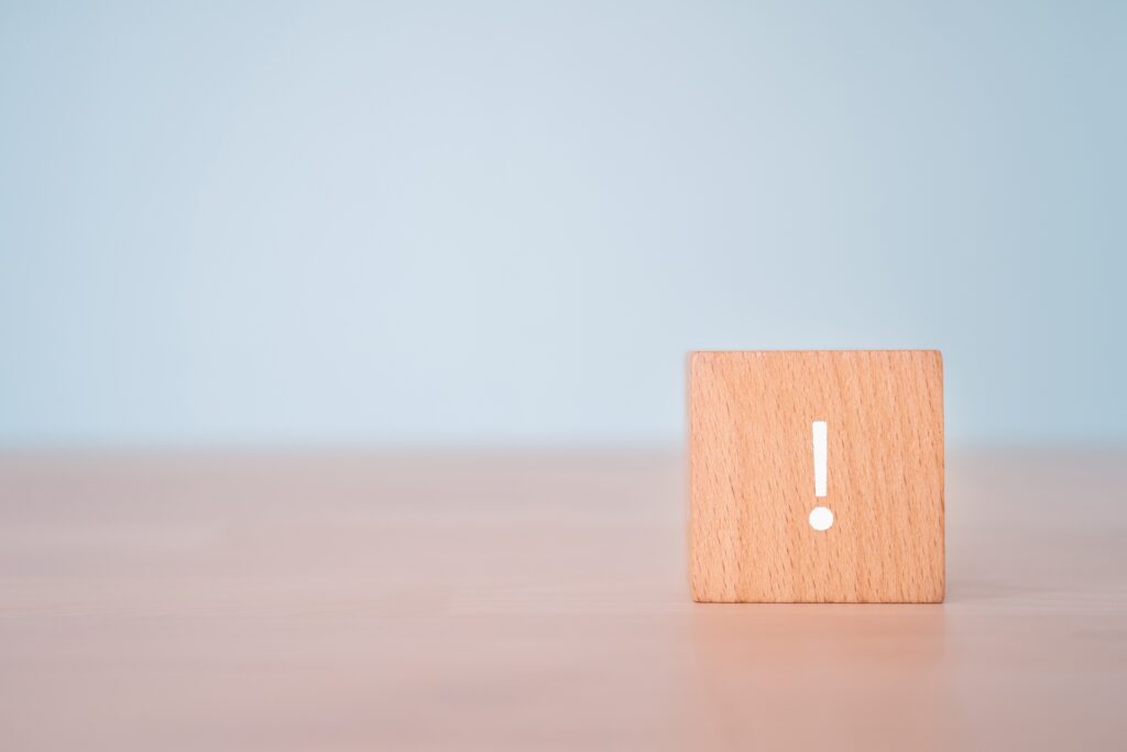 びっくりマーク 注意